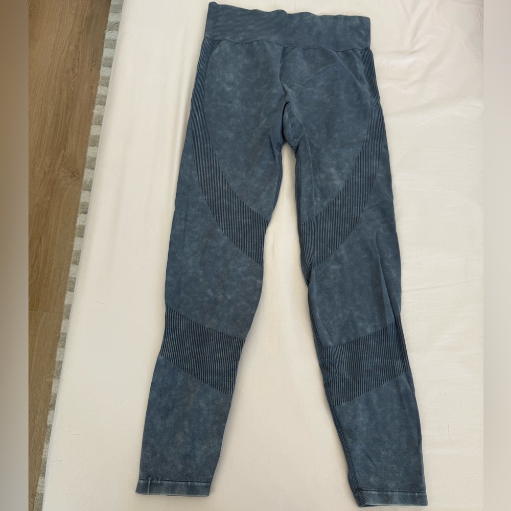 Pink Victoria’s Secret Seamless Leggings Size Medium in Marled Grey